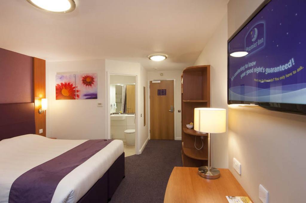 Dundee East Premier Travel Inn Exterior photo