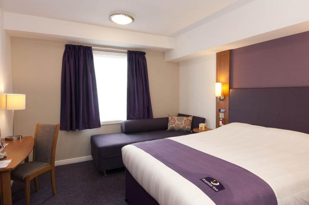 Dundee East Premier Travel Inn Exterior photo