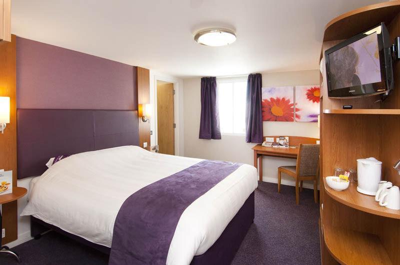 Dundee East Premier Travel Inn Exterior photo