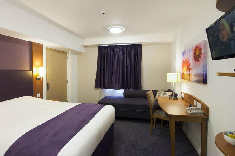 Dundee East Premier Travel Inn Exterior photo